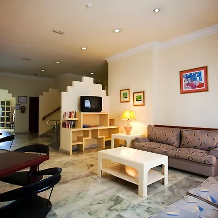 Be Smart Florida Plaza Apartmán *